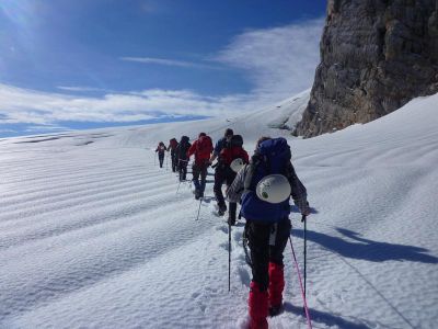 005-Seilschaft auf dem Hallstaetter Gletscher